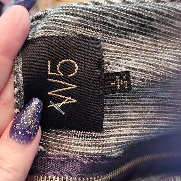 W5 Sweater - Picture 7 of 8